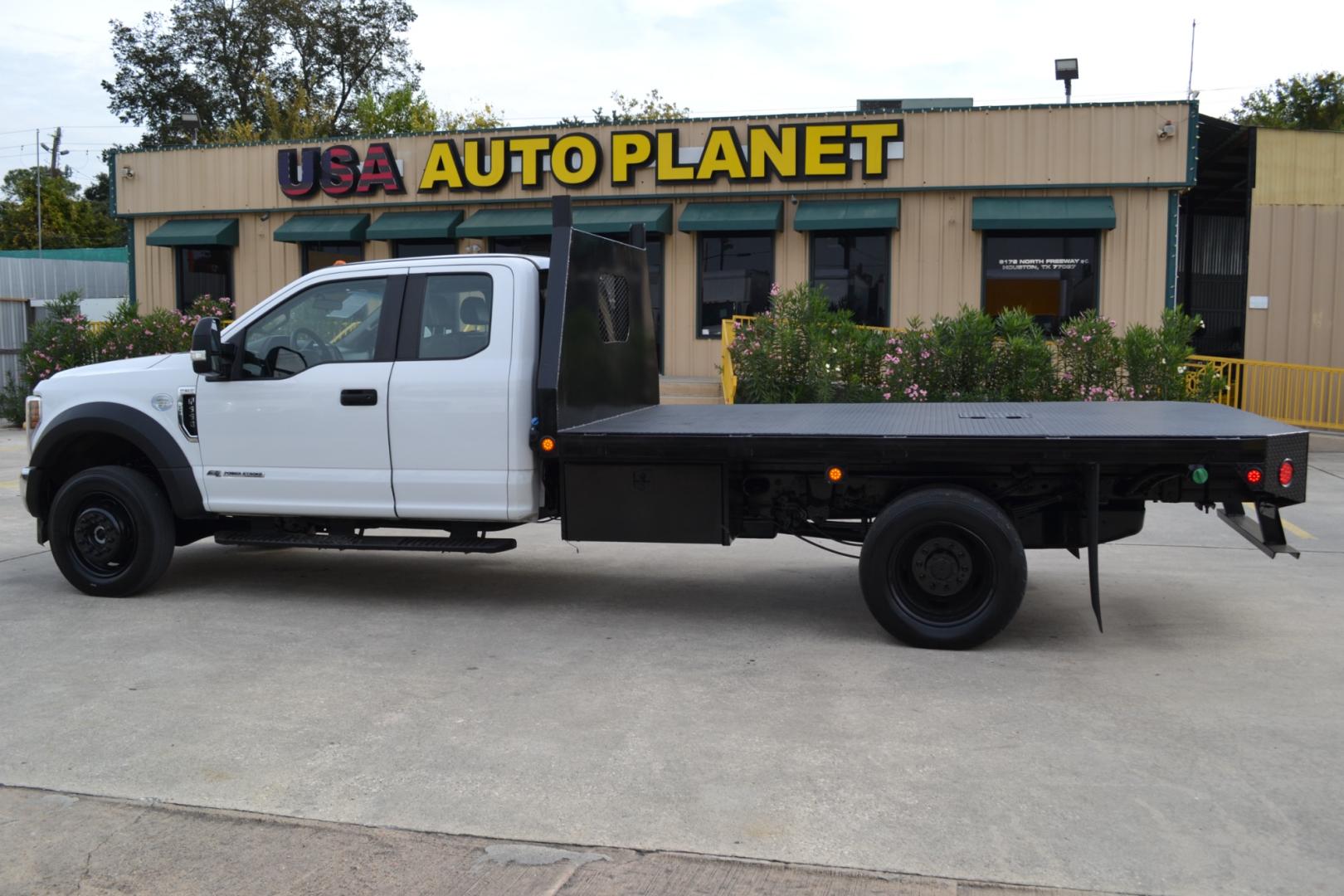 2018 WHITE /GRAY Ford F550 with an POWERSTROKE 6.7L DIESEL engine, AUTOMATIC transmission, located at 9172 North Fwy, Houston, TX, 77037, (713) 910-6868, 29.887470, -95.411903 - Photo#7